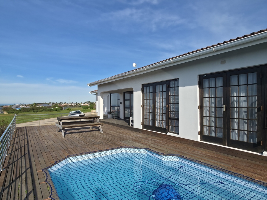 3 Bedroom Property for Sale in Wavecrest Eastern Cape